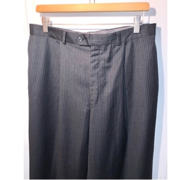 Calvin Klein men’s gray pinstriped suit, blazer, and pants 100% Wool 40R - Picture 4 of 15
